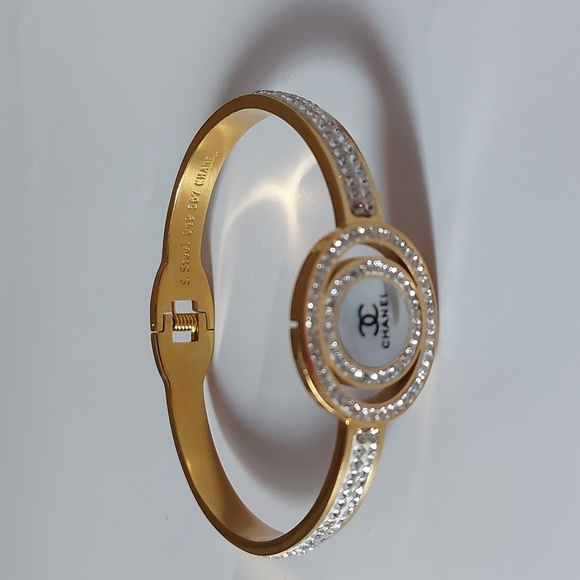 Jewelry - Gold Tone Bracelet